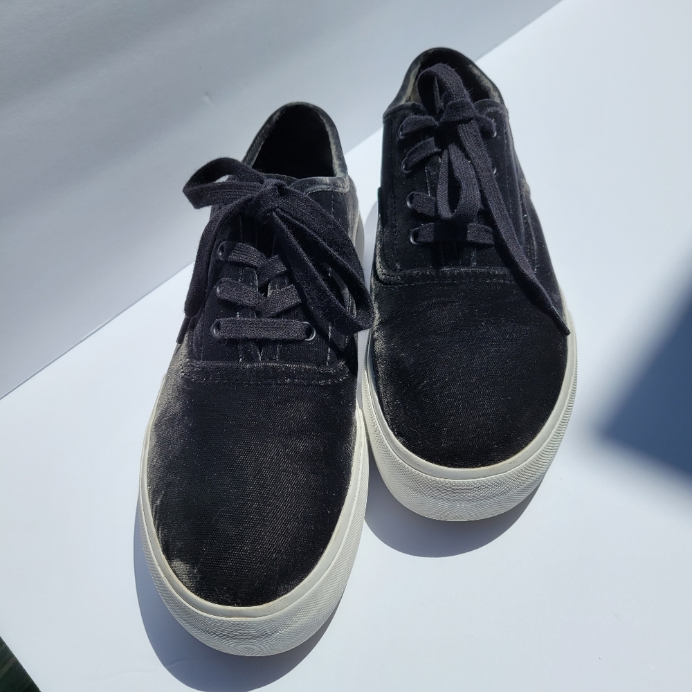 Vince Copley Velvet Black Platform Sneaker size 9